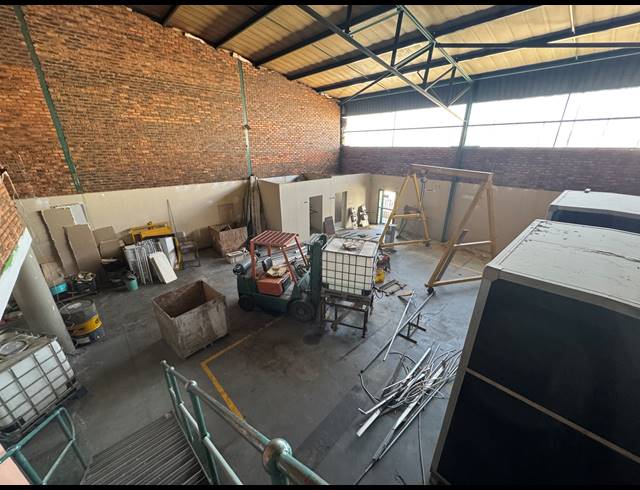 410M² WAREHOUSE TO LET IN STORMILL